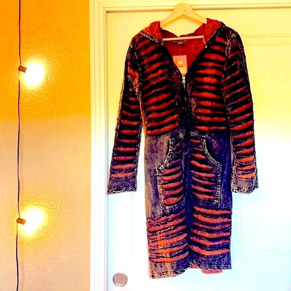 Boutique NWT new with tag Nepal long red and black jacket - unique - Picture 2 of 5